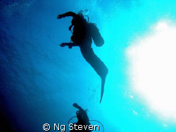 safety stop with sun burst warming up divers by Ng Steven 